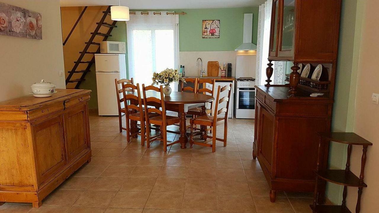 Vacation Home On Rue Du Marais 5 Petiville  외부 사진