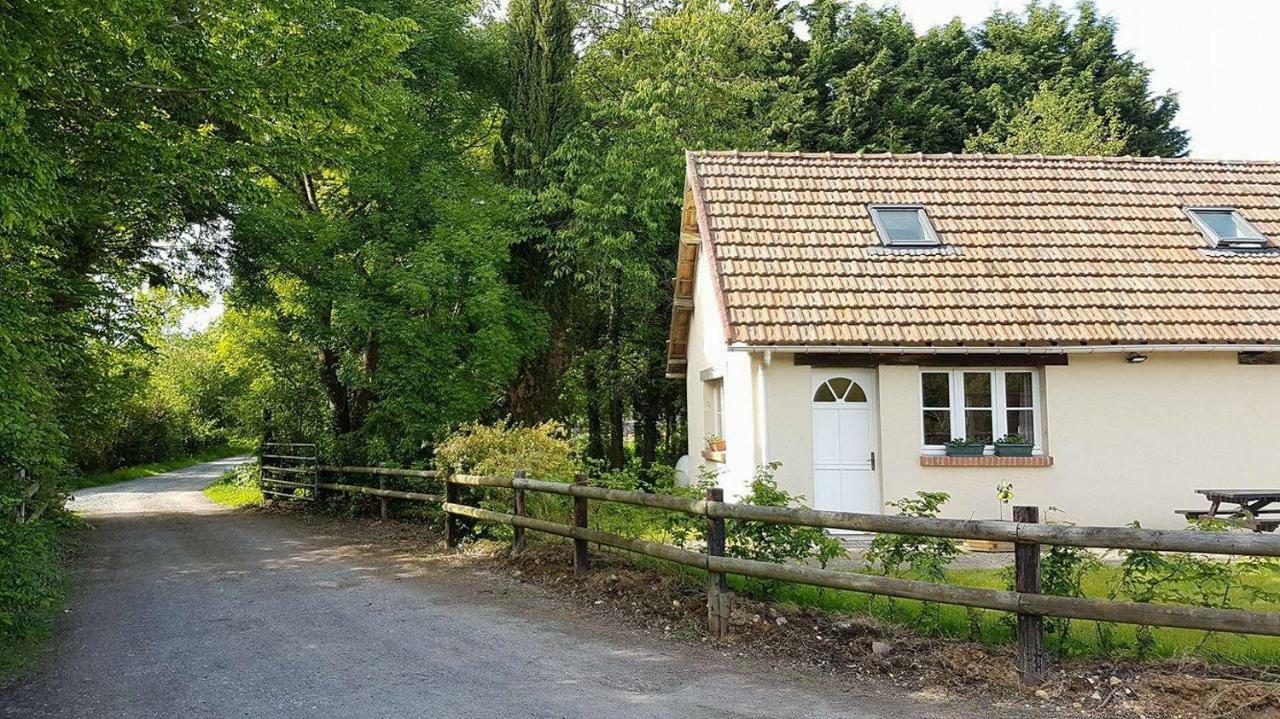 Vacation Home On Rue Du Marais 5 Petiville  외부 사진